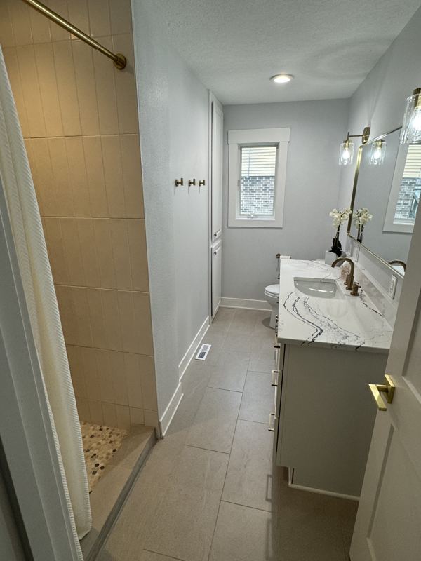 Full Bath & Walk-In Shower